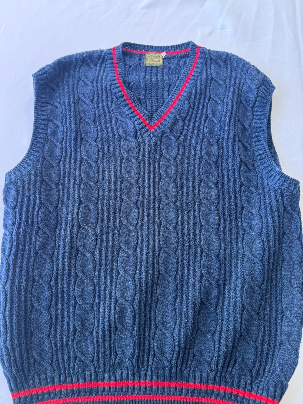 Carraig Donn Ireland  Men's Blue Red Trim Cable-Knit V-Neck Wool Sweater Vest L
